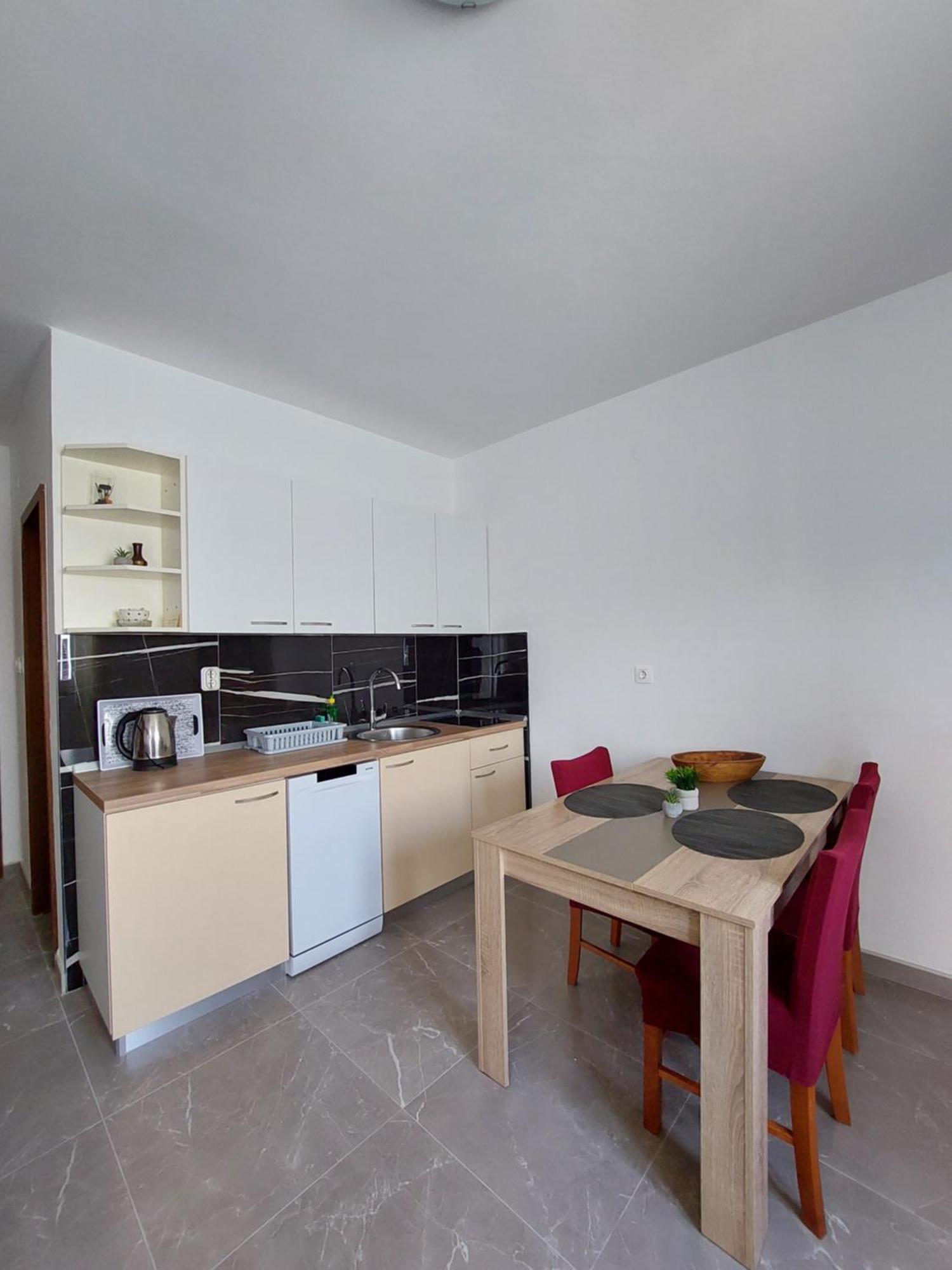 Apartments Nenad & Marija Паг Экстерьер фото