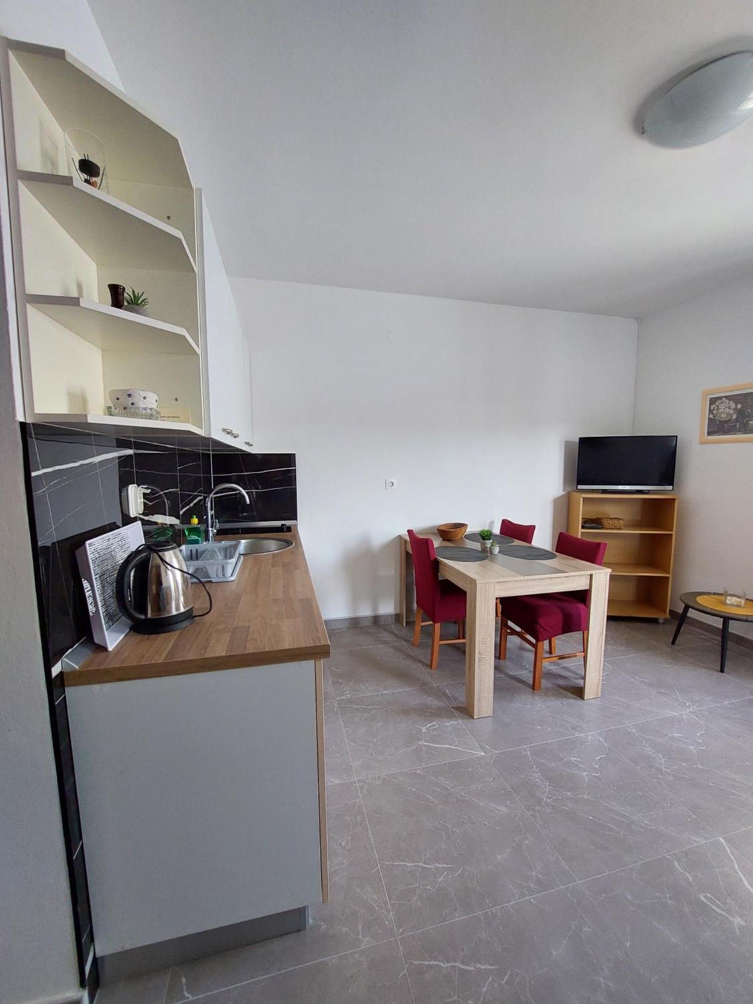 Apartments Nenad & Marija Паг Экстерьер фото