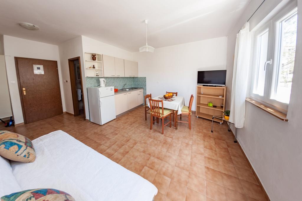 Apartments Nenad & Marija Паг Экстерьер фото