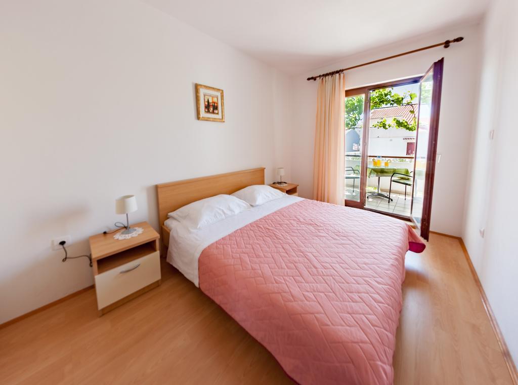 Apartments Nenad & Marija Паг Экстерьер фото